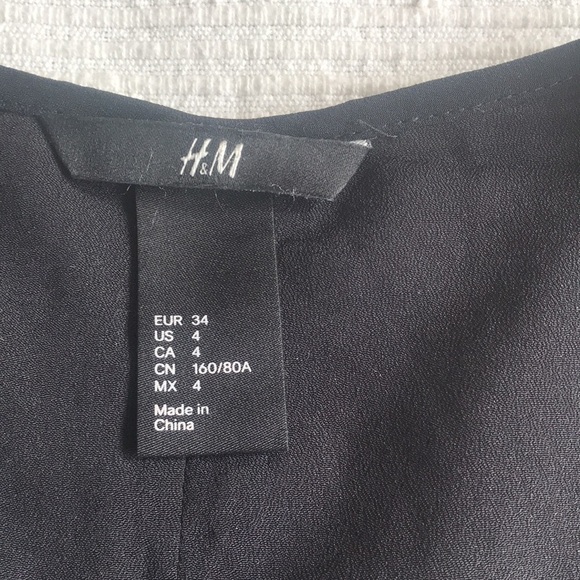 H&m Lightweight Sleeveless Animal Print Blouse - Picture 2 of 9